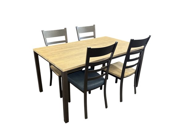 Table with 4 chairs by Amisco
