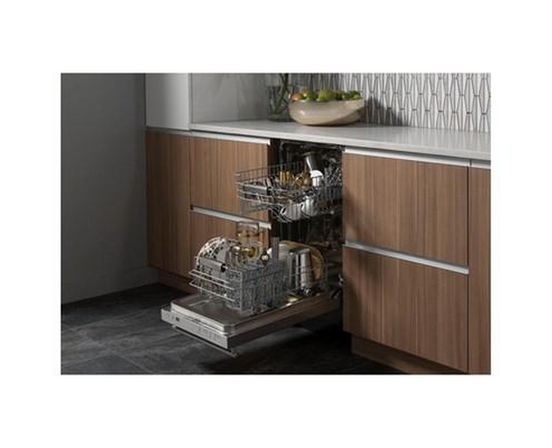 GE Built-In Dishwasher With Three-Level Wash System - UDT165SIVII